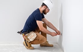 electrician-builder-at-work-installation-of-socket-C8WAZWS-1